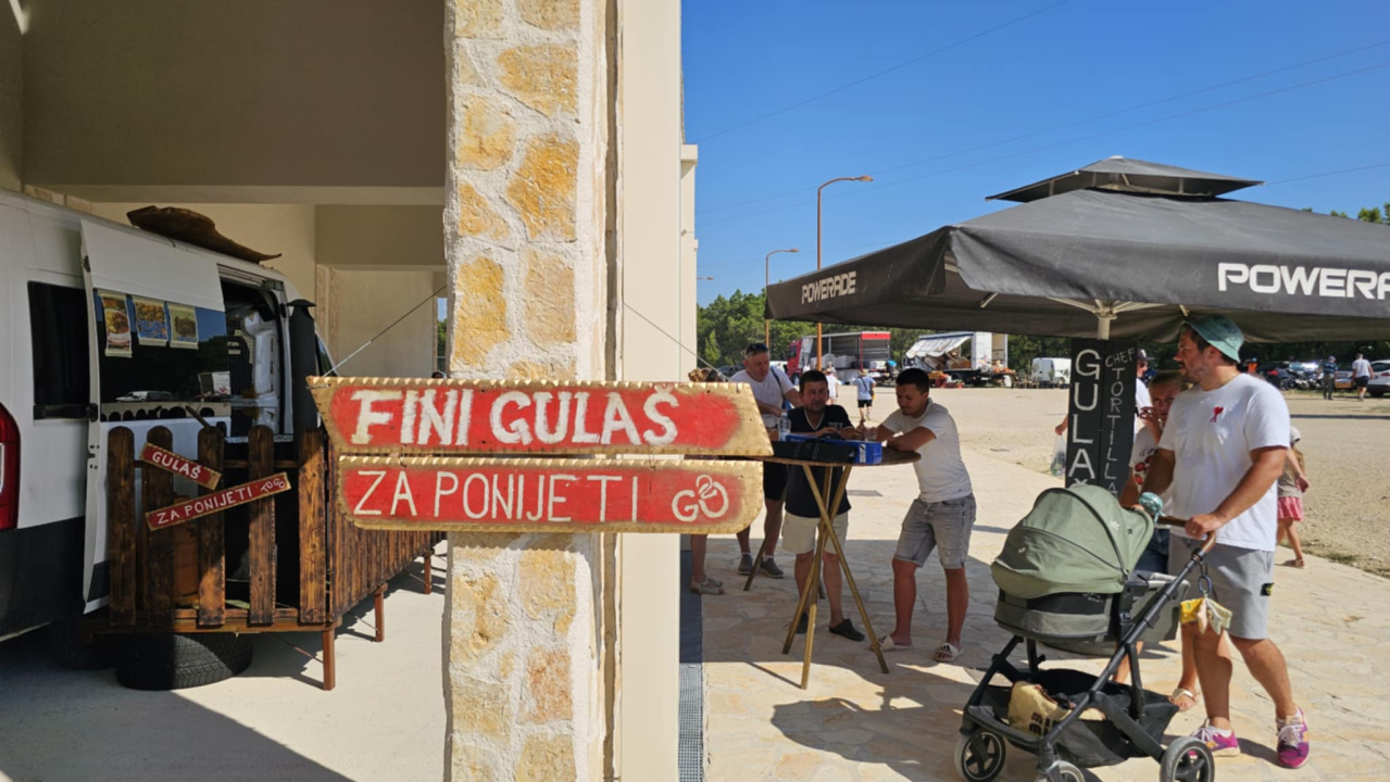 Ni vrućine nisu spriječile masu ljudi da obilježe 'sveti deseti'