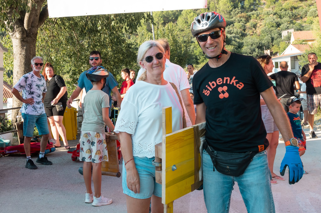 Tradicionalna Utrka karića u Rupama i ove godine oduševila posjetitelje i natjecatelje