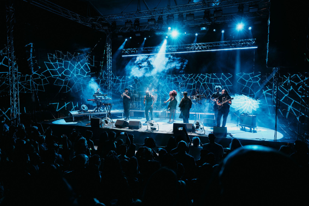 Kyoto Jazz Massive u proširenom sastavu oduševio publiku na tvrđavi sv. Mihovila  