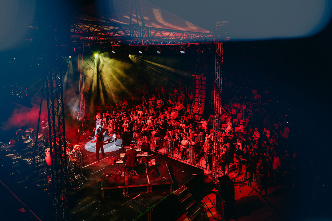 Kyoto Jazz Massive u proširenom sastavu oduševio publiku na tvrđavi sv. Mihovila  