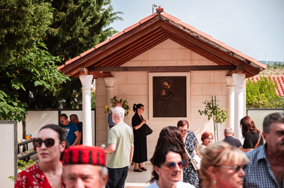 FOTO Blagdan Velike Gospe u Vrpolju: Brojni vjernici okupili su se jutros na svečanom misnom slavlju