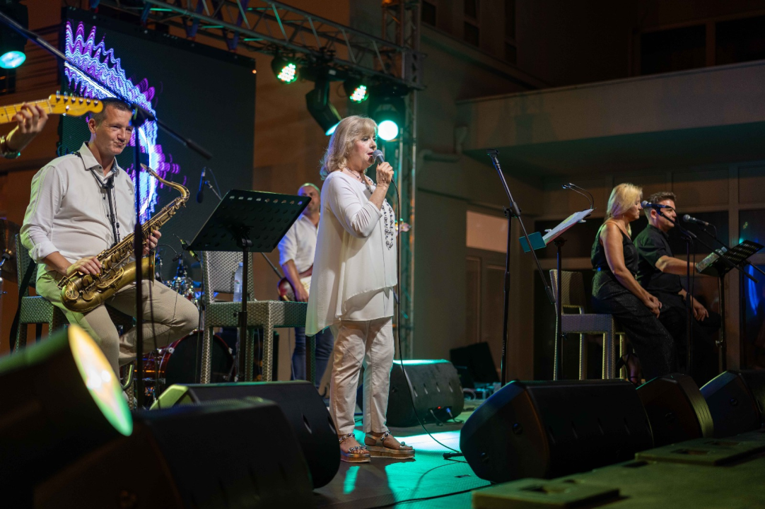 Skitnica i ostali hitovi odjekivali vodičkom rivom: Nezaboravna večer s Jasnom Zlokić