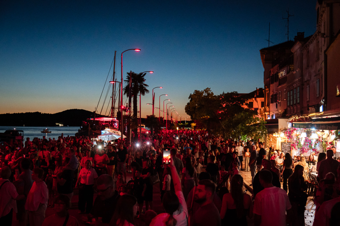 Šibenik impresivnim dron showom obilježio jubilarno izdanje manifestacije Light is life