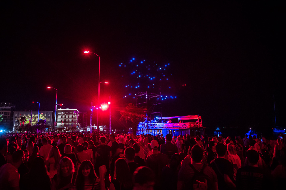 Šibenik impresivnim dron showom obilježio jubilarno izdanje manifestacije Light is life