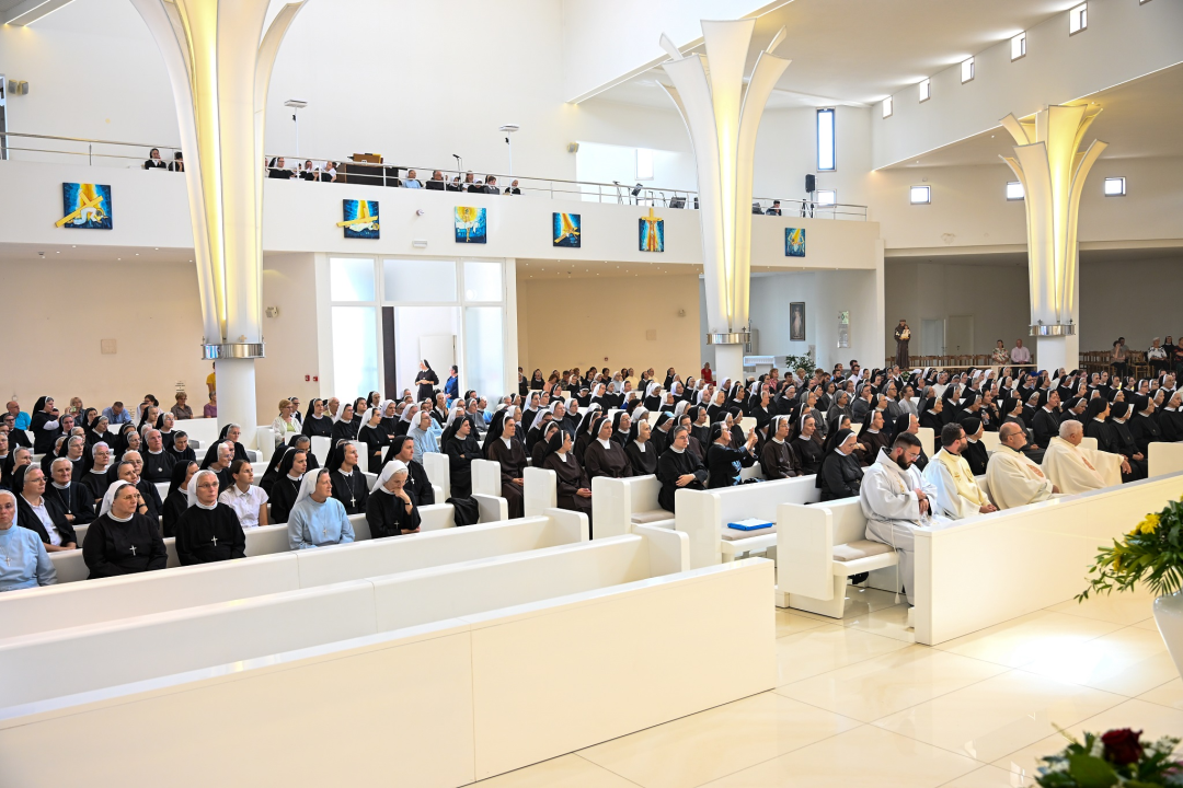 Preko 400 redovnika i redovnica okupilo se u Kninu