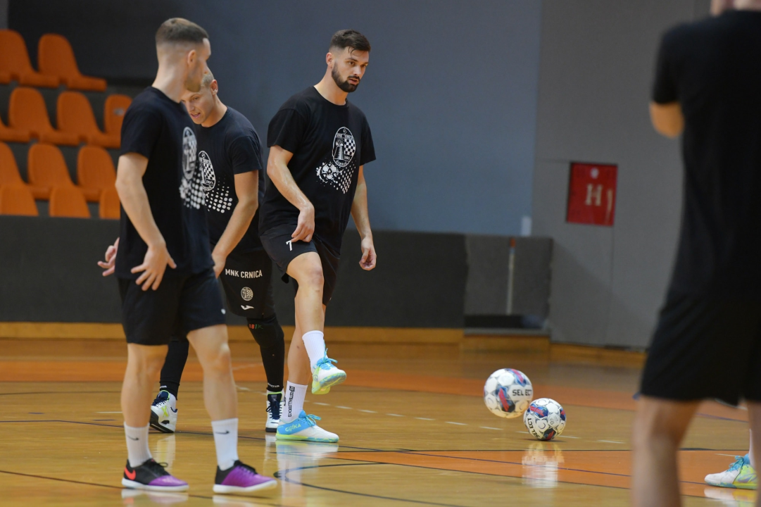 FOTO Na sinoćnjoj prozivci 19 malonogometaša Crnice, u sklopu priprema 'Kup Grada Šibenika'