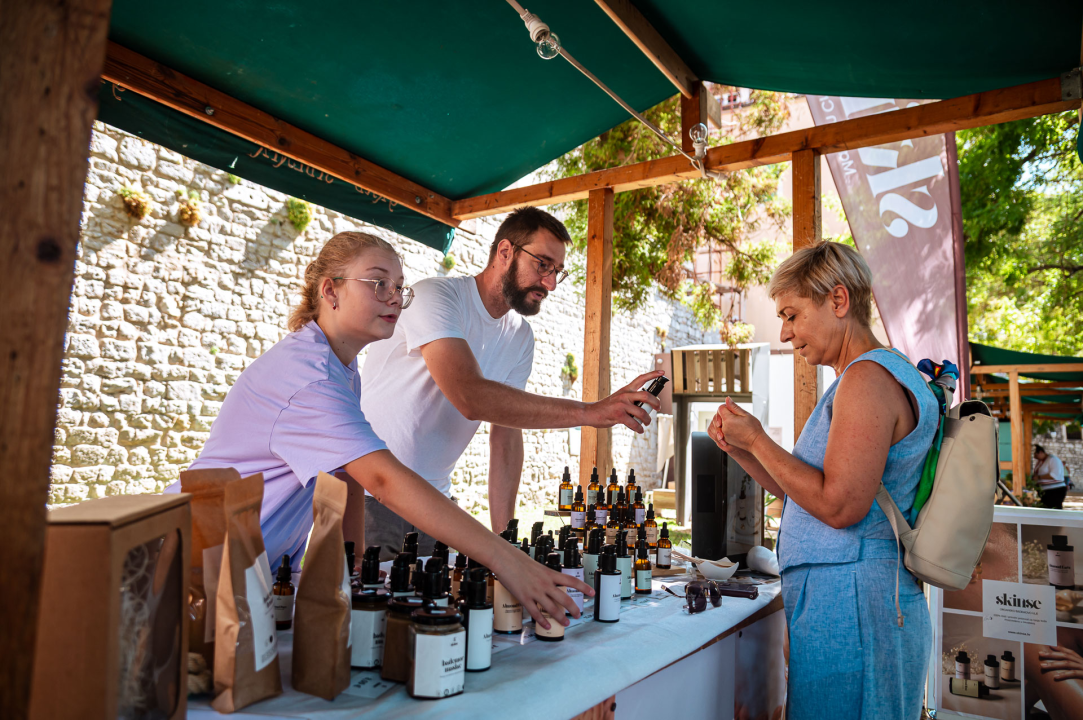 Otvoren 16. Srednjovjekovni sajam u Šibeniku: Nakon petogodišnje pauze vratio se na rivu u punom sjaju