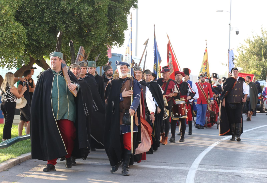 Povijesne postrojbe prodefilirale Šibenikom i vratile u povijest