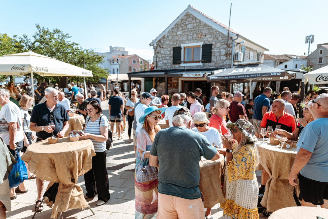 Autentični dalmatinski doživljaj: Taste like Marenda u Murteru okupila brojne mještane i goste 