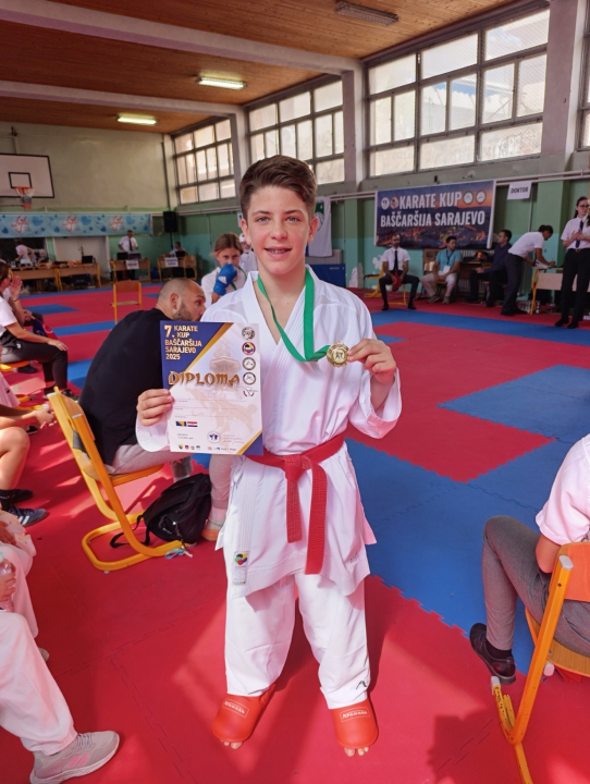 FOTO Članovi Karate kluba Šibenik 1066 uzeli 15 medalja na međunarodnom turniru u Sarajevu