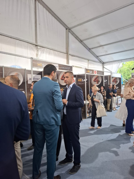 Grad Drniš u Cetinju sudjeluje na 4. Međunarodnom sajmu pršuta 