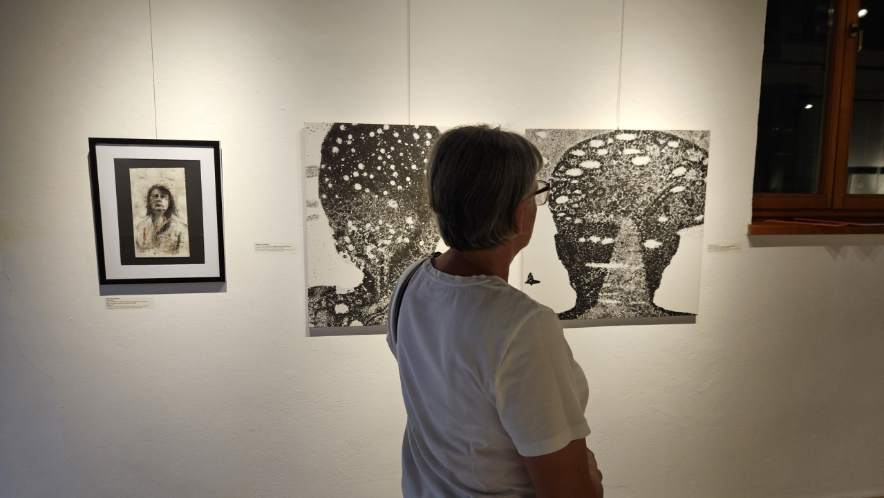 U galeriji Kninskog muzeja otvoren 2. Trijenale portreta. Dodijeljene nagrade najboljim autorima