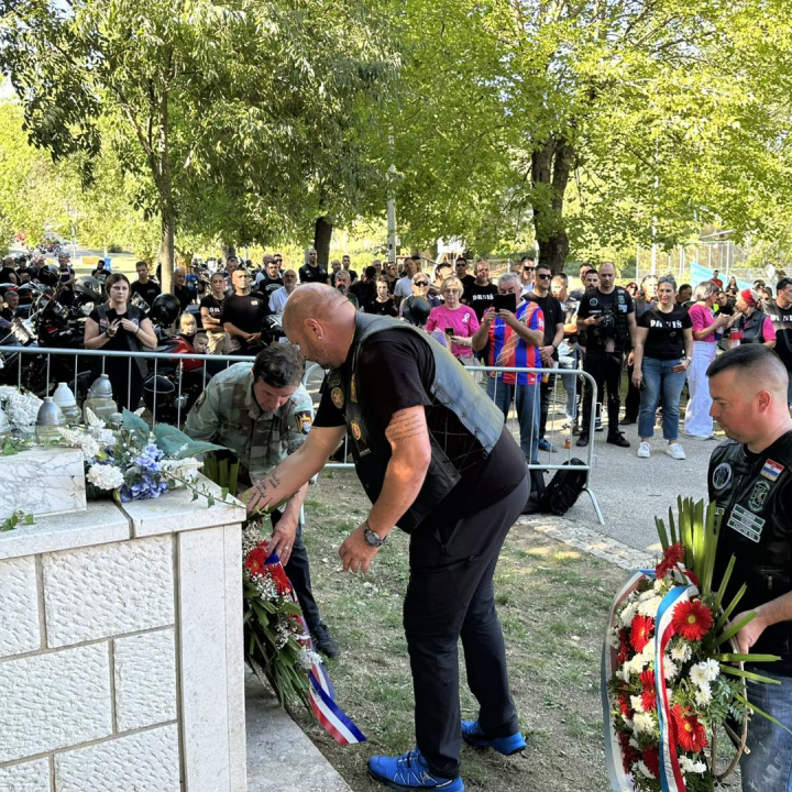 FOTO Tristotinjak bajkera iz cijele Hrvatske sudjelovalo u humanitarnom moto defileu povodom obilježavanja Rujanskog rata