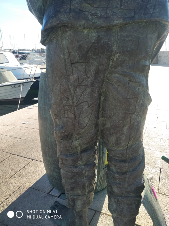 Sramotan čin vandalizma na spomeniku vodičkoj tradiciji