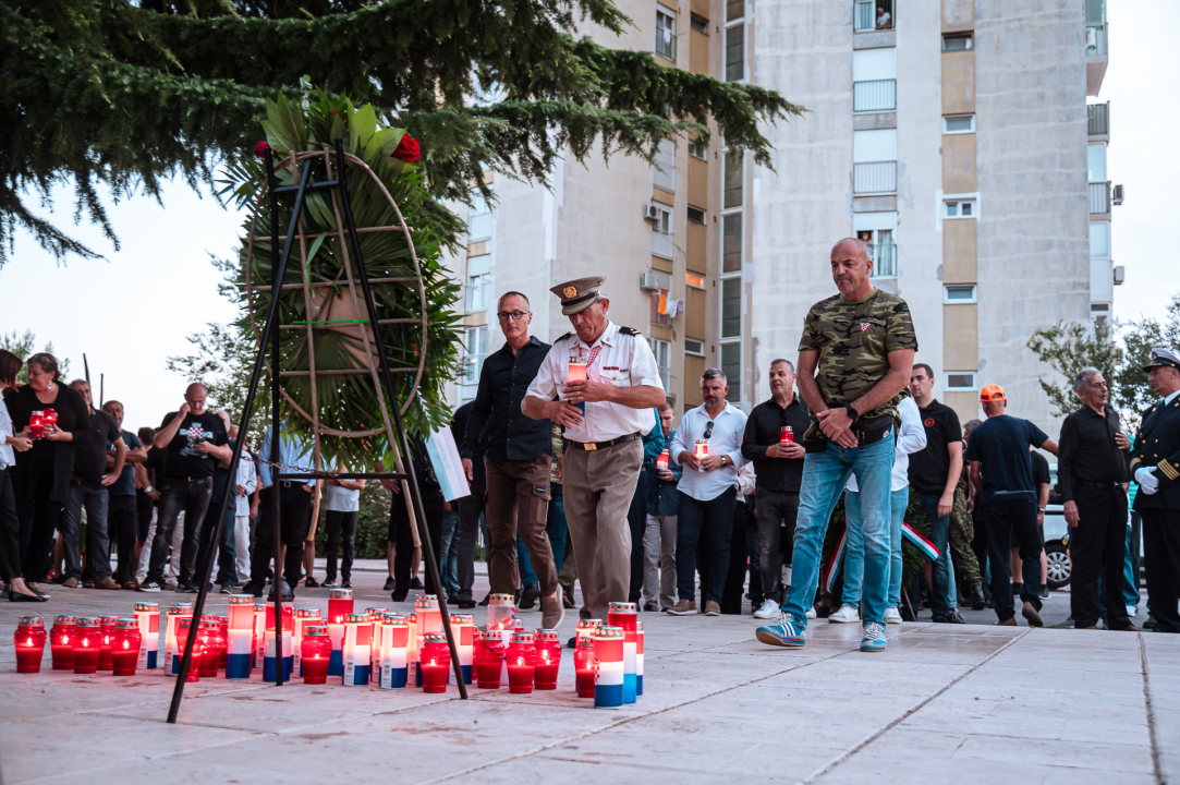 Polaganjem vijenaca, komemoracijom, mimohodom i bakljadom obilježen 34. spomendan Rujanskog rata
