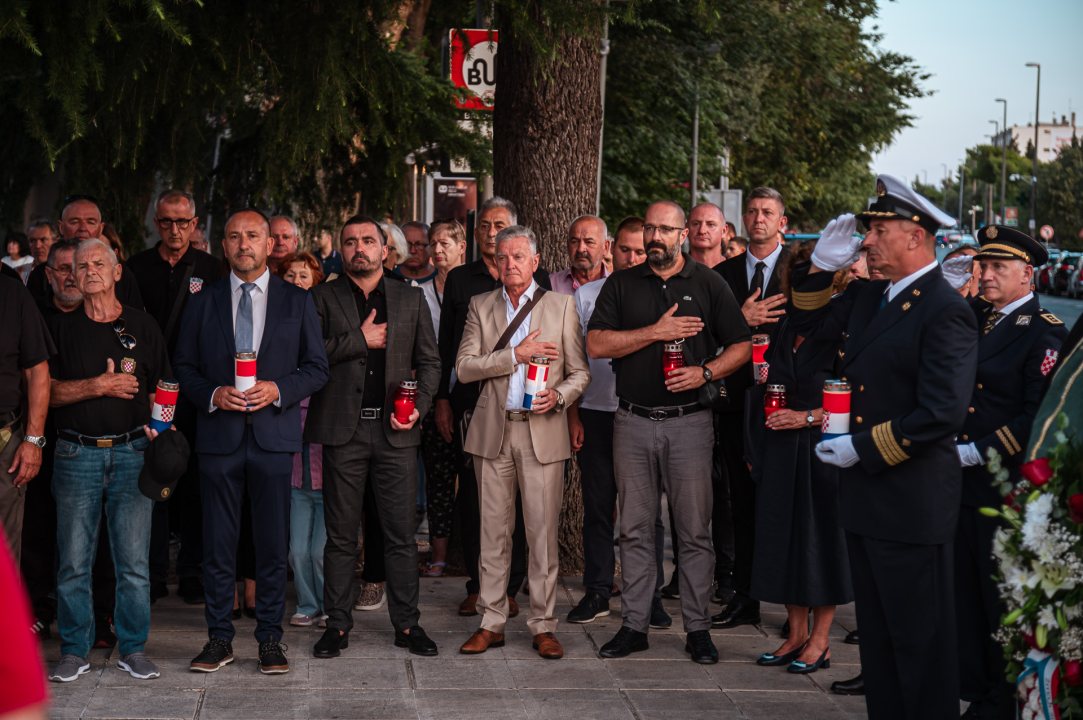 Polaganjem vijenaca, komemoracijom, mimohodom i bakljadom obilježen 34. spomendan Rujanskog rata