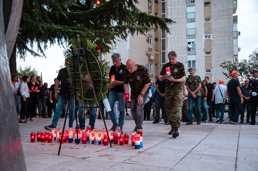 Polaganjem vijenaca, komemoracijom, mimohodom i bakljadom obilježen 34. spomendan Rujanskog rata