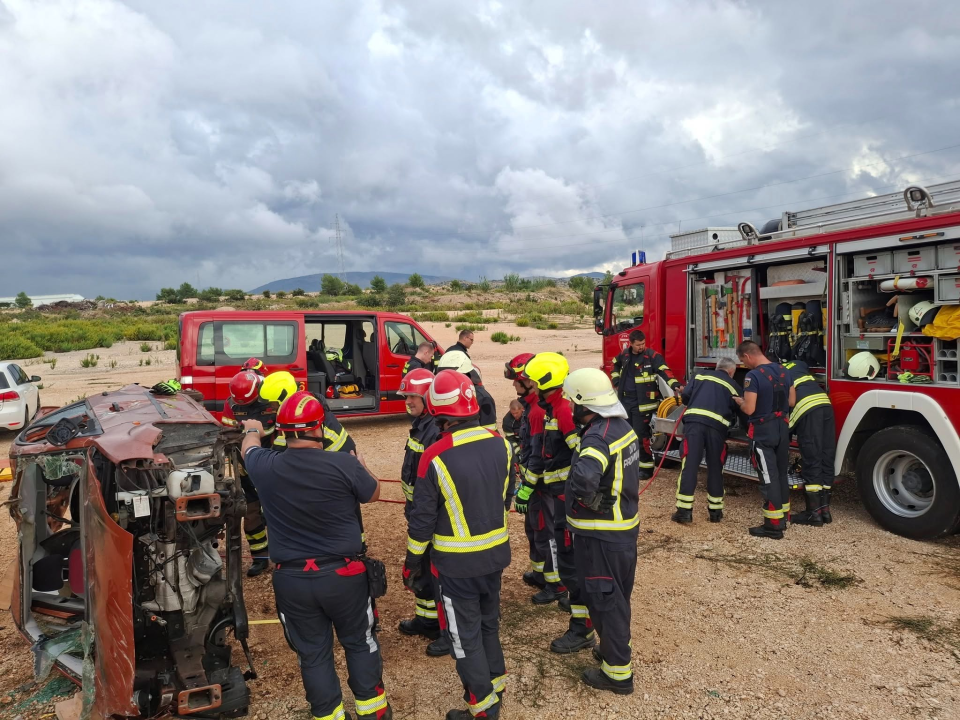 Članovi Vatrogasnih postrojbi iz županije usavršavali vještine spašavanja iz prometnih nesreća