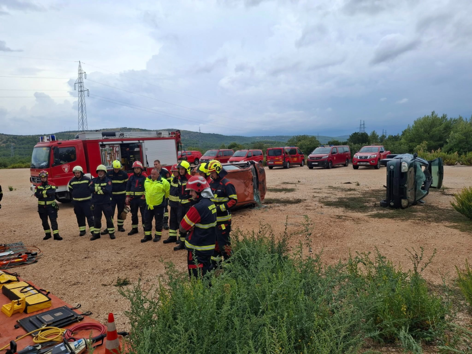 Članovi Vatrogasnih postrojbi iz županije usavršavali vještine spašavanja iz prometnih nesreća