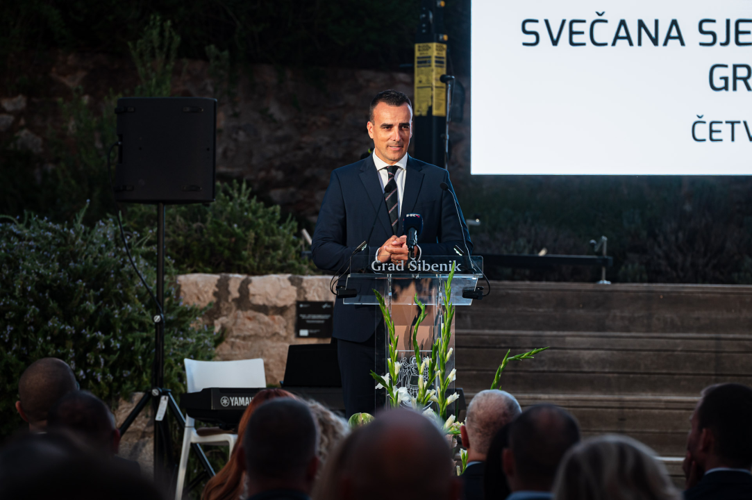 FOTO Franka Baranović Nagradu Grada Šibenika posvetila majci: 'Šibenik je utkan u moje gene i ovo je za mene posebna čast'