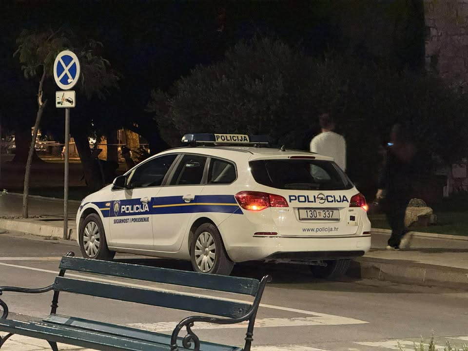 Žena pogođena signalnom raketom u glavu