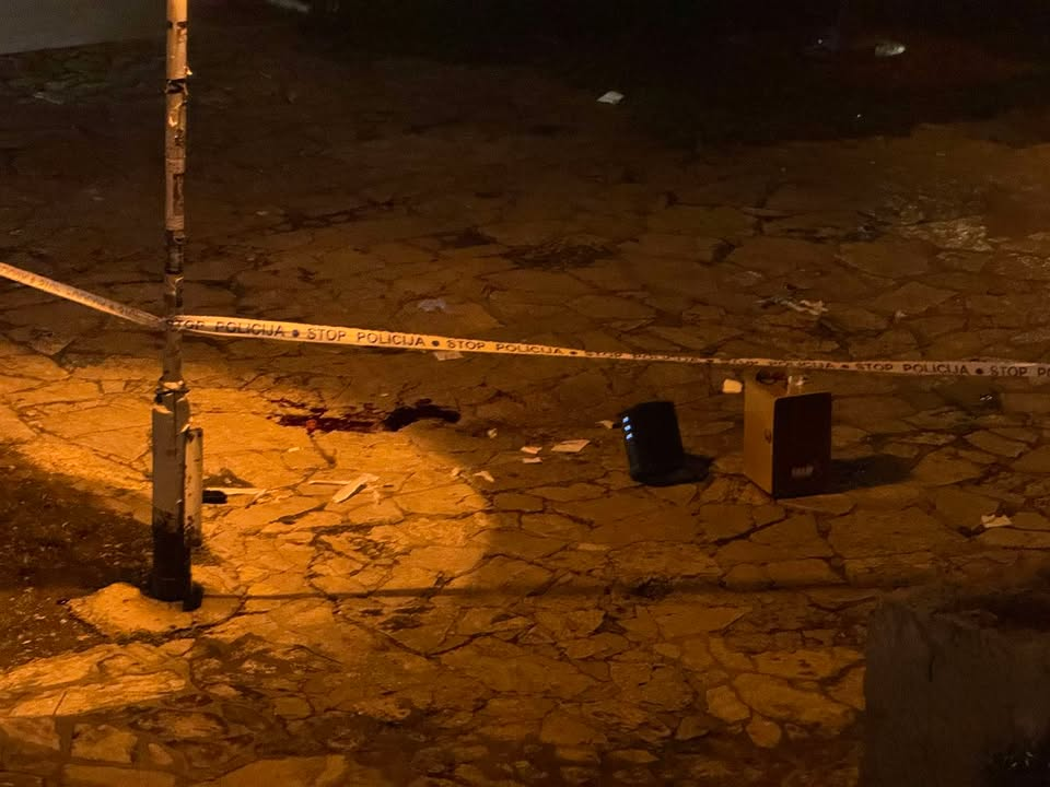 Žena pogođena signalnom raketom u glavu