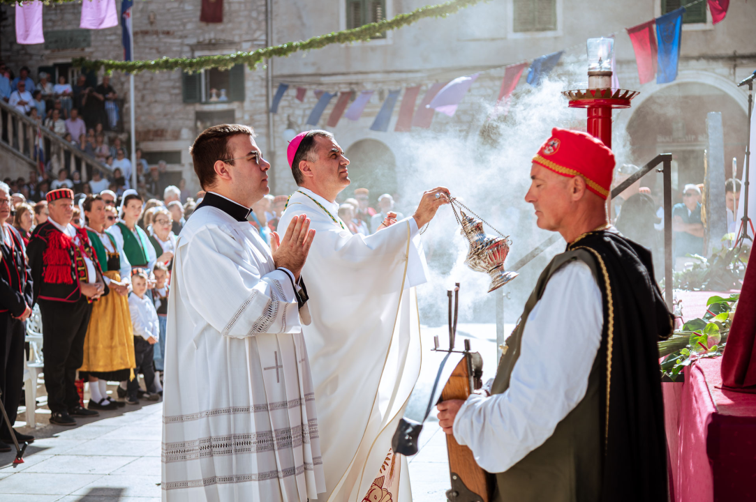 FOTO Održana svečana procesija i sveta misa u povodu blagdana sv. Mihovila