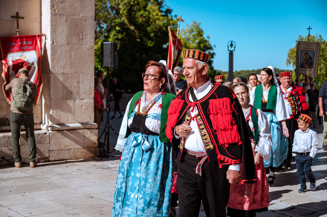 FOTO Održana svečana procesija i sveta misa u povodu blagdana sv. Mihovila