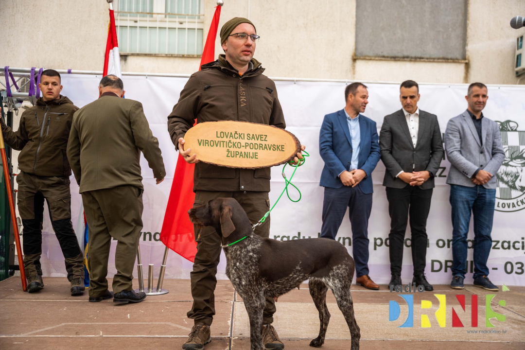 U Drnišu otvoreno Državno prvenstvo u radu lovnih pasa