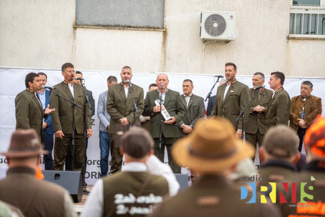 U Drnišu otvoreno Državno prvenstvo u radu lovnih pasa