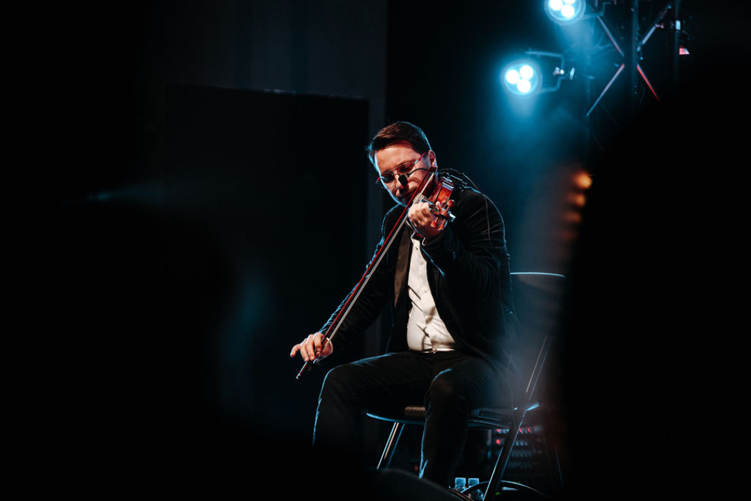 Amira Medunjanin otvorila novu sezonu u Kući umjetnosti Arsen, publika ju nagradila dugotrajnim pljeskom