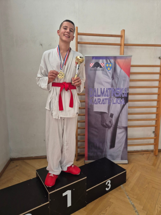 FOTO Vikend pun borbi za Karate klub Phoenix: Sudjelovao na dva turnira, vratio se sa 19 medalja