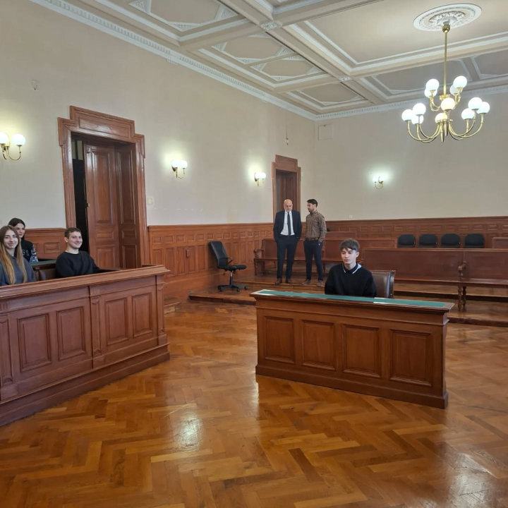 Gimnazijalci na sudu u Šibeniku: Izvannastavna aktivnost povodom Europskog dana pravosuđa