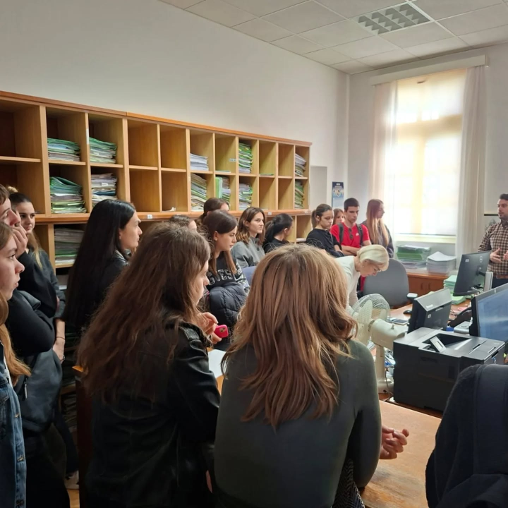 Gimnazijalci na sudu u Šibeniku: Izvannastavna aktivnost povodom Europskog dana pravosuđa