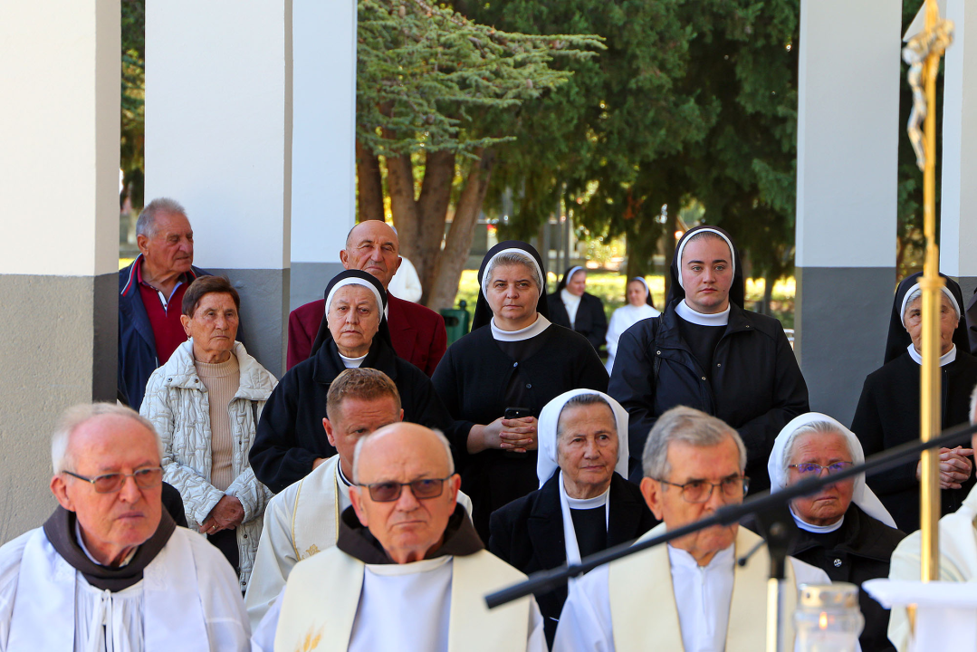 Biskup Tomislav Rogić predvodio misu na Kvanju