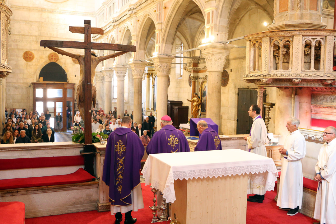 Održana misa za sve preminule svećenike i redovnike Šibenske biskupije