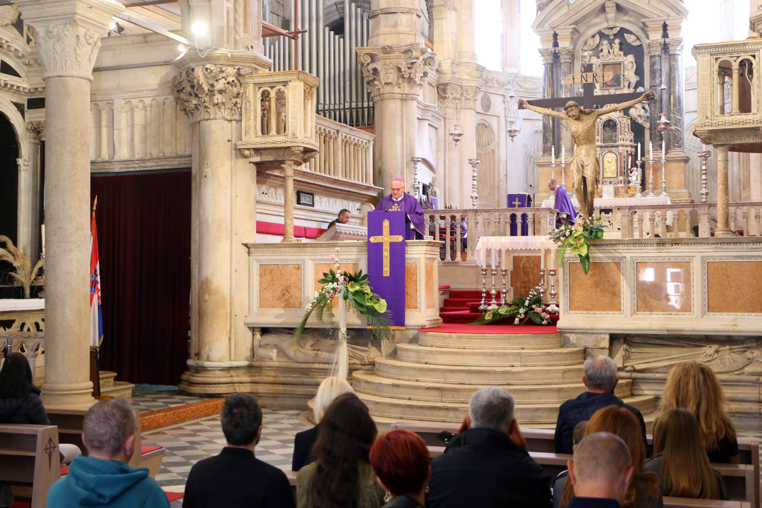 Održana misa za sve preminule svećenike i redovnike Šibenske biskupije