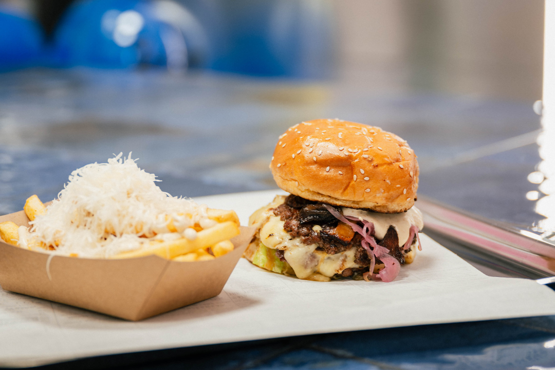 FOTO ŠIZZ je novi gastro 'hotspot' koji će osvojiti sve ljubitelje vrhunskih smash burgera!