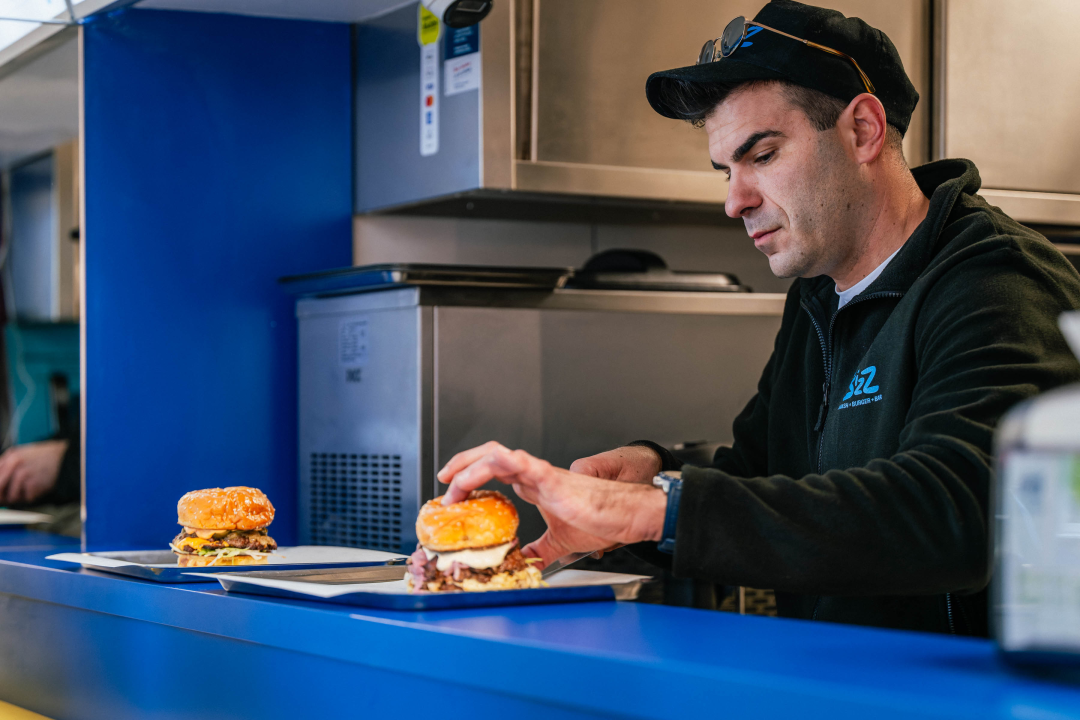 FOTO ŠIZZ je novi gastro 'hotspot' koji će osvojiti sve ljubitelje vrhunskih smash burgera!