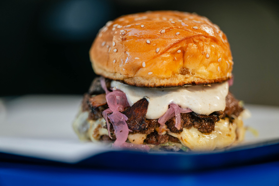 FOTO ŠIZZ je novi gastro 'hotspot' koji će osvojiti sve ljubitelje vrhunskih smash burgera!