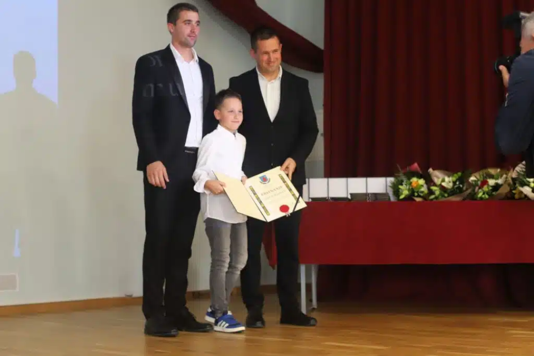 Dodjelom nagrada zaslužnim mještanima obilježen Dan Općine Tisno