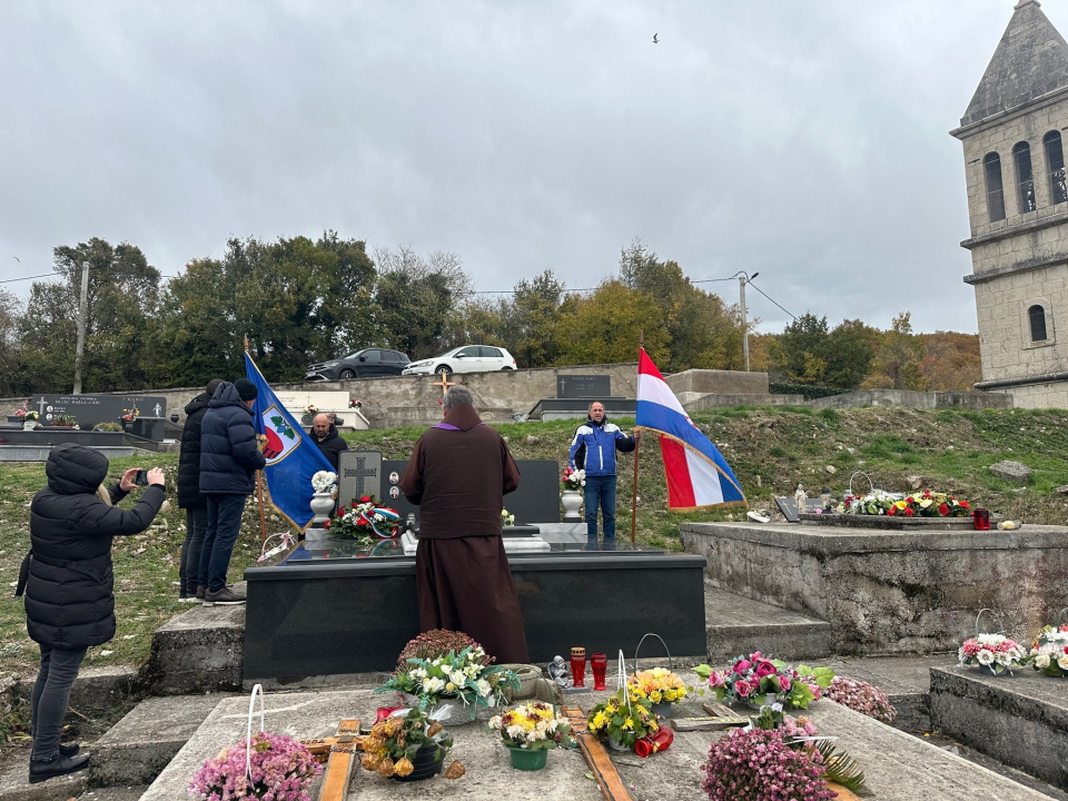 Položeni vijenci u sjećanje na pale branitelje Željka Ujakovića i Boženka Bronića