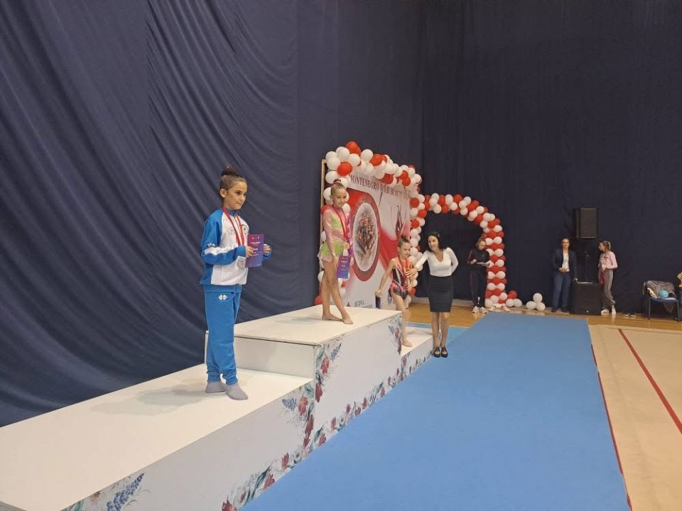 Mlade šibenske gimnastičarke izvrsne na natjecanju u Crnoj Gori