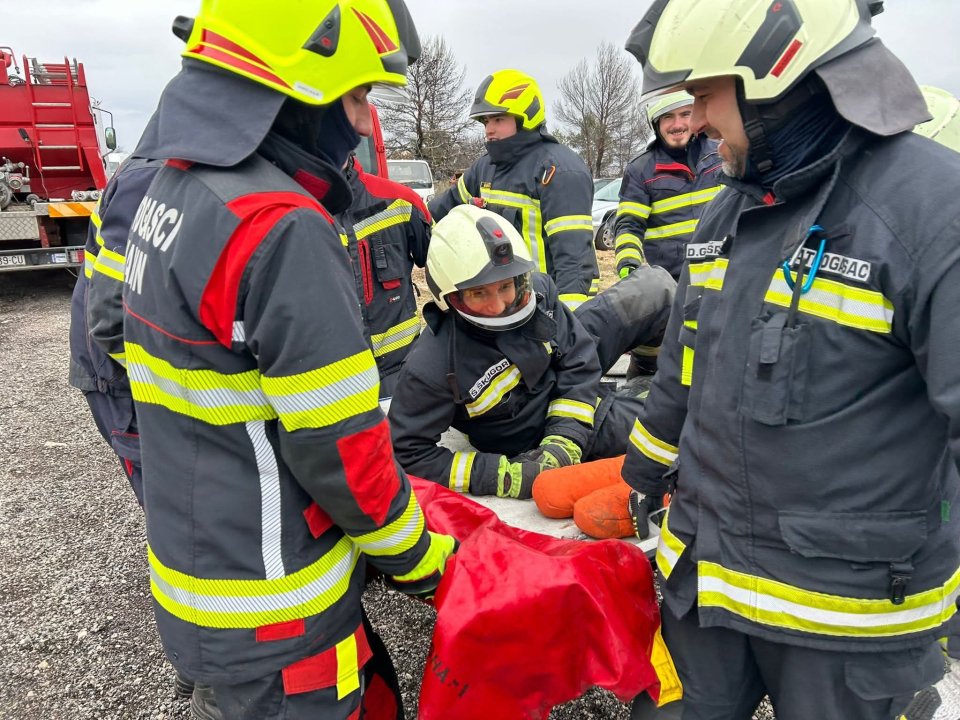 Pirovački vatrogasci spremni za nove izazove, završena edukacija za spasilačke alate