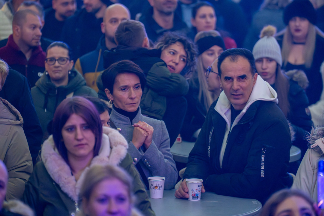 Otvoren Kraljevski advent u Kninu: Peki oduševio publiku, najmlađi uživali na klizalištu