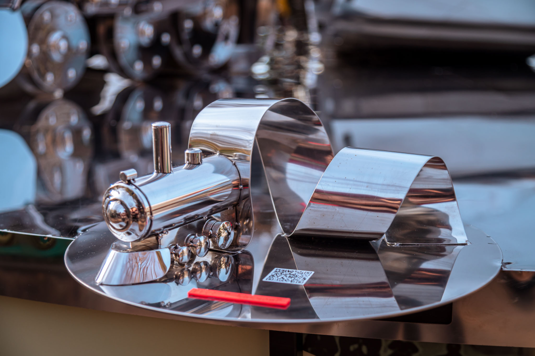 Skulptura 'Vlaka u snijegu' u Parku kao posveta najljepšoj uspomeni djetinjstva i Šibenčaninu Mati Relji 