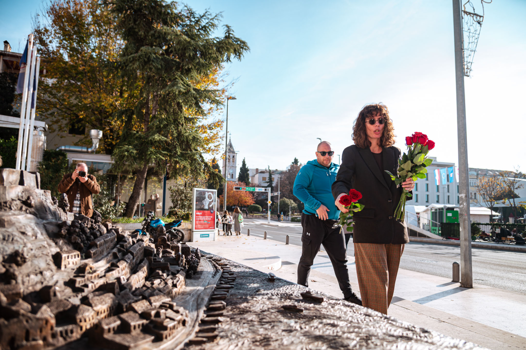 18 ruža za 18 ubijenih žena: 'Snažni javni pritisci manipulacijama poručuju ženama da im je pokornost prirodna'