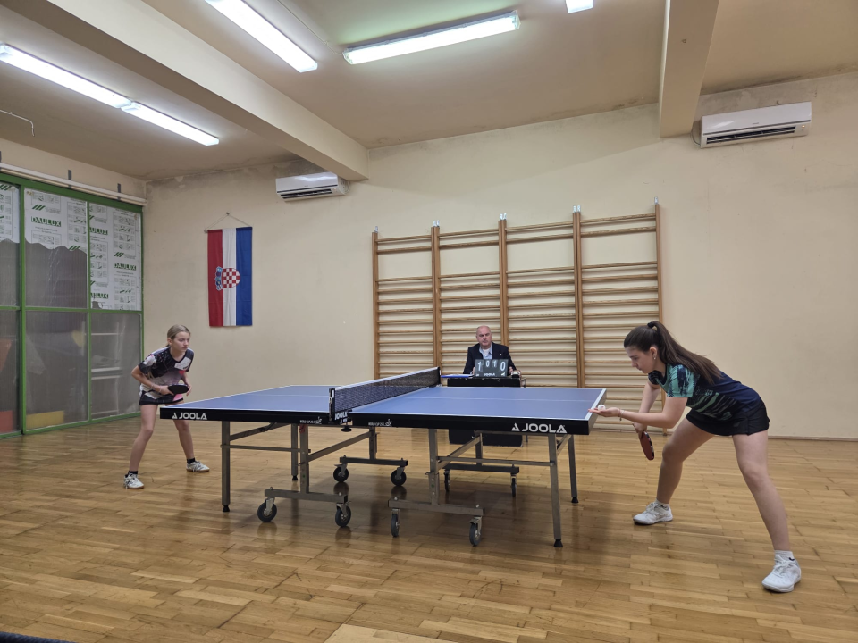 FOTO Stolnotenisačice Šibenika uspješne na kraju godine: tri medalje u Dubrovniku, četiri u Zagrebu
