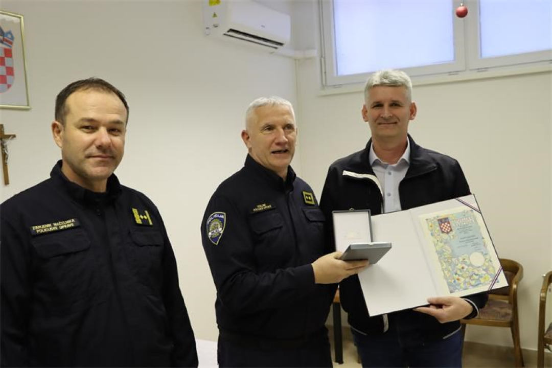 Dodijeljene Spomenice domovinske zahvalnosti i Zahvalnice za iznimne rezultate rada djelatnicima Policijske uprave šibensko-kninske