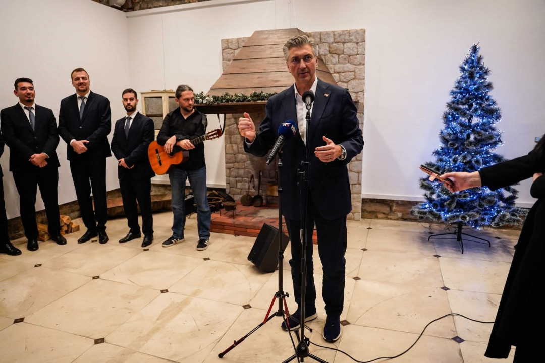 Andrej Plenković iznenada stigao u Šibenik na božićno-novogodišnji prijam Burića i Rakića